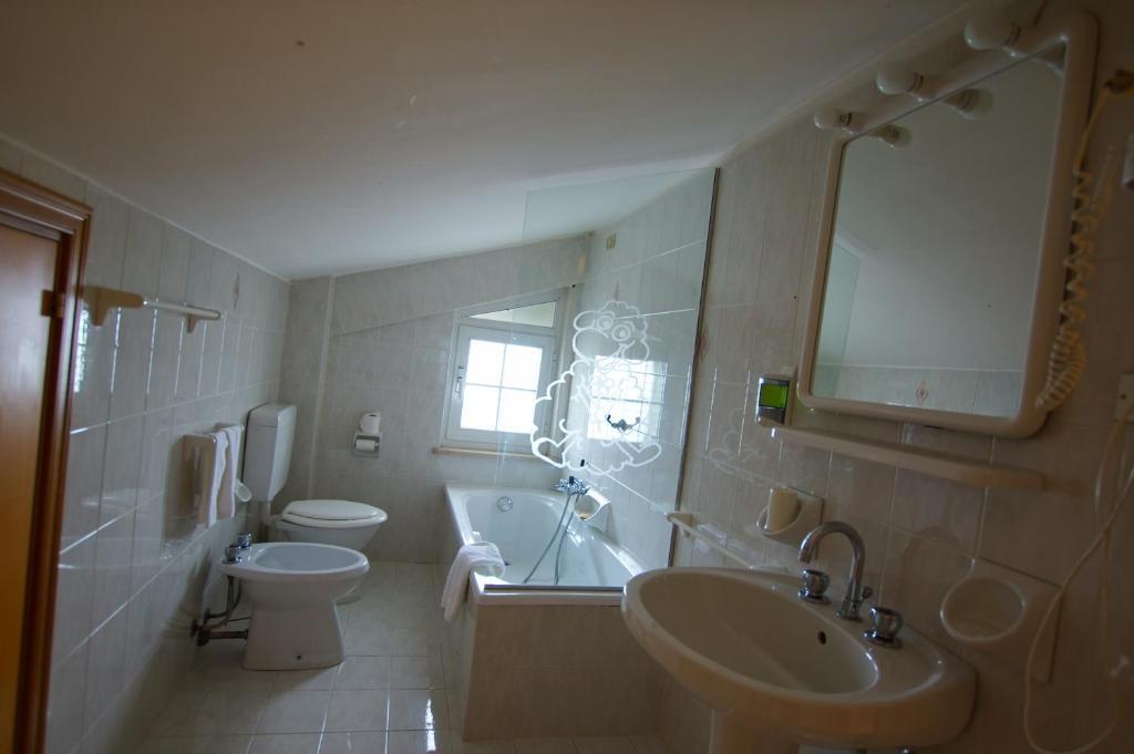 Country-House Pecora Nera Guest House Mosciano Sant'Angelo Room photo